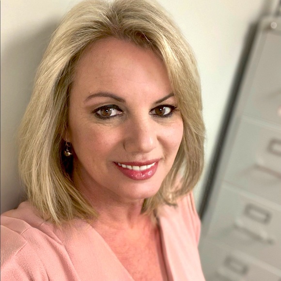 Meet your Posher, Deborah - Picture 1 of 1